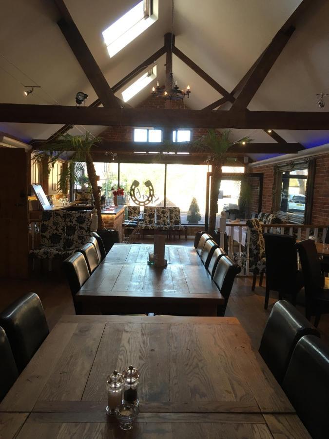 The White Hart Pub And Rooms Cranleigh Exterior foto