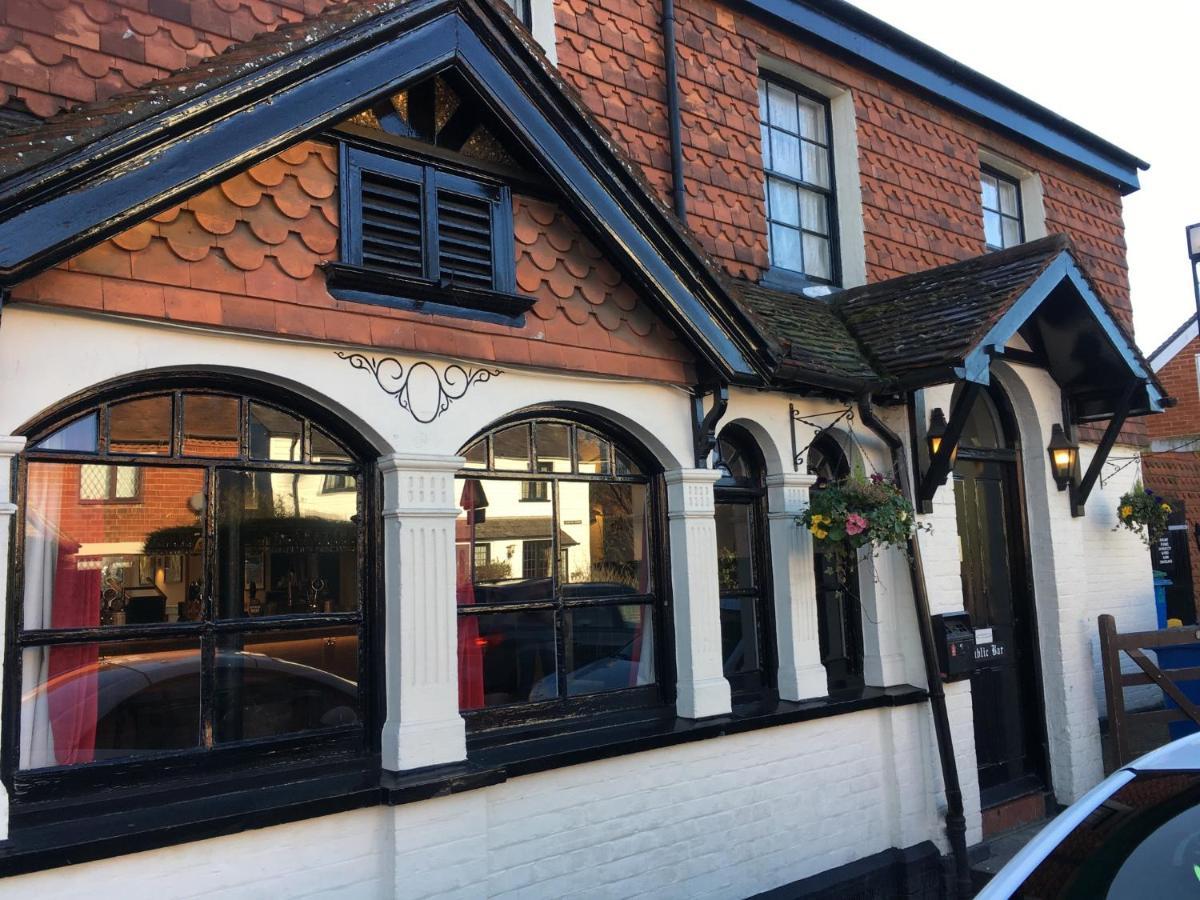 The White Hart Pub And Rooms Cranleigh Exterior foto
