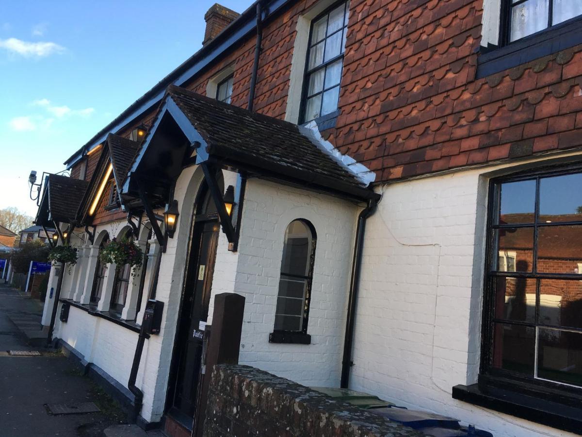 The White Hart Pub And Rooms Cranleigh Exterior foto